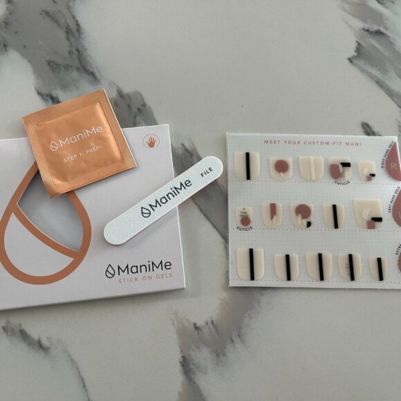 ManiMe Stick-On Gel Manicure - Gilded Geometry - Picture 2 of 3